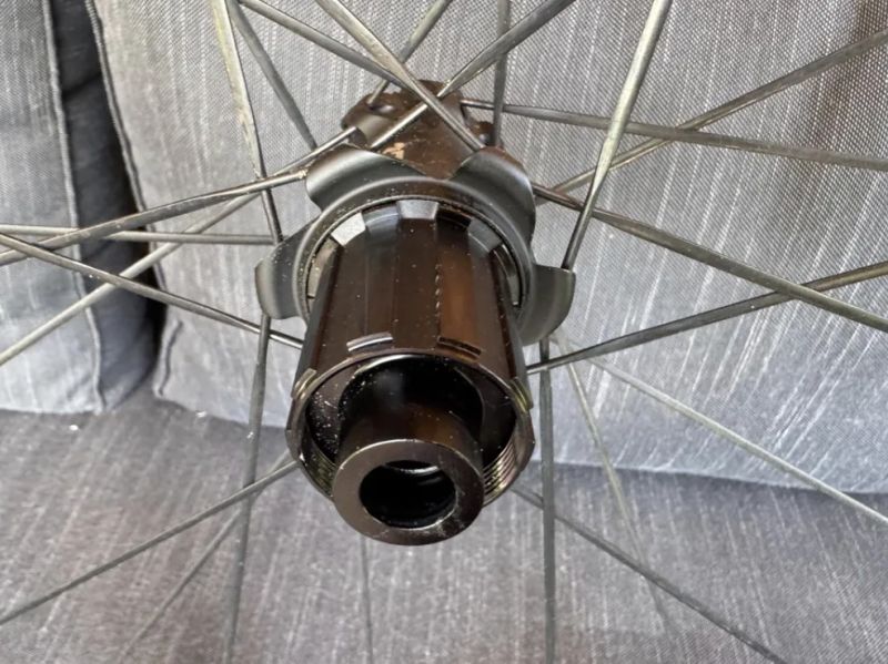 Kola DT Swiss E1800 Spline 30mm zapletená nová silnice gravel