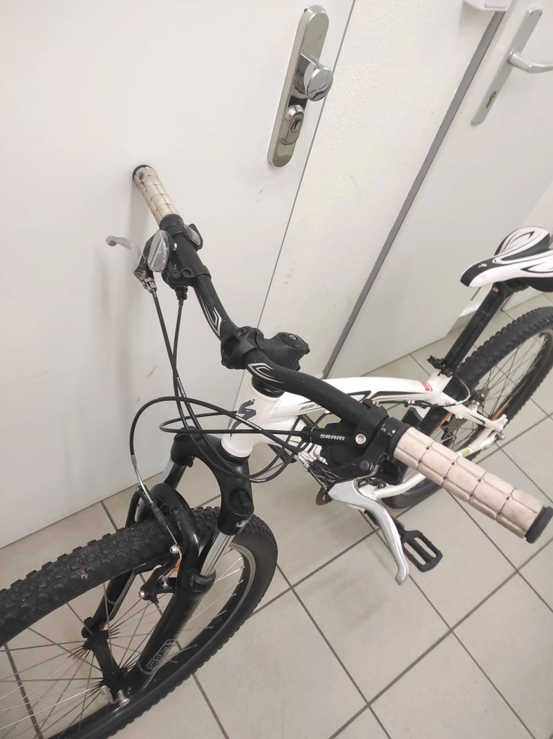 Specialized Hardrock Sport (S) horské kolo