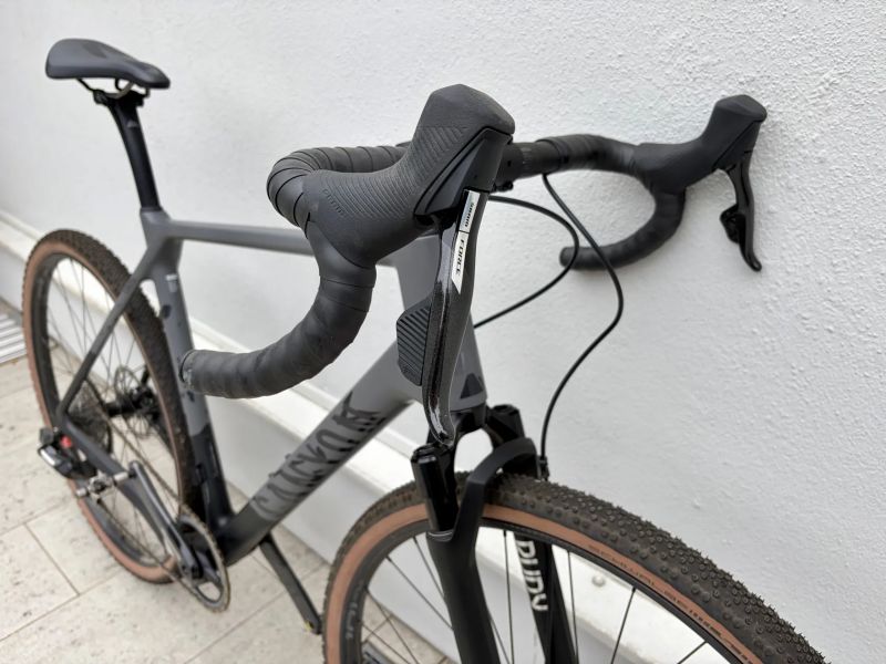 Canyon Grizl CF SLX 8 AXS Trail - Top stav, najeto do 100 km