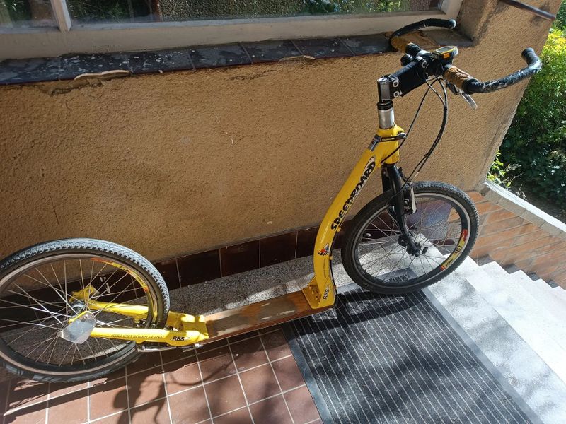 Prodám závodní celoodpruženou koloběžku 