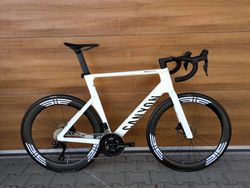Canyon AEROAD CF SLX Di2, watmetr, karbon ráfky