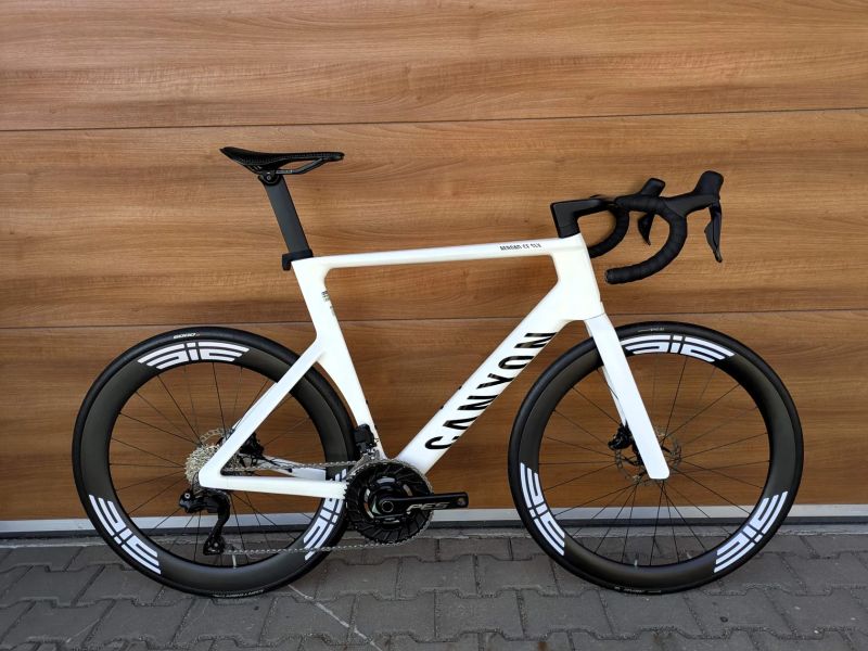 Canyon AEROAD CF SLX Di2, watmetr, karbon ráfky