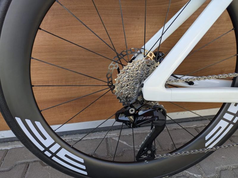 Canyon AEROAD CF SLX Di2, watmetr, karbon ráfky