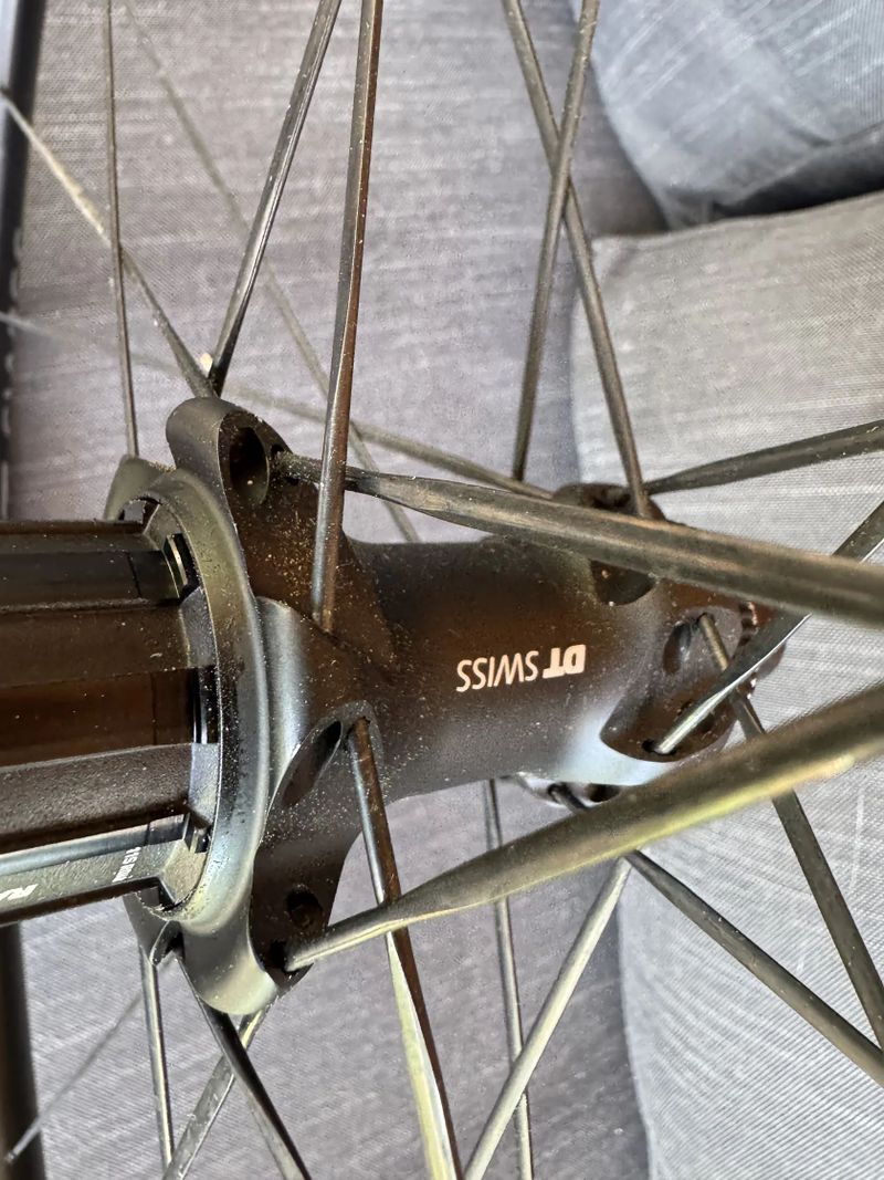 Kola DT Swiss E1800 Spline 30mm zapletená nová silnice gravel