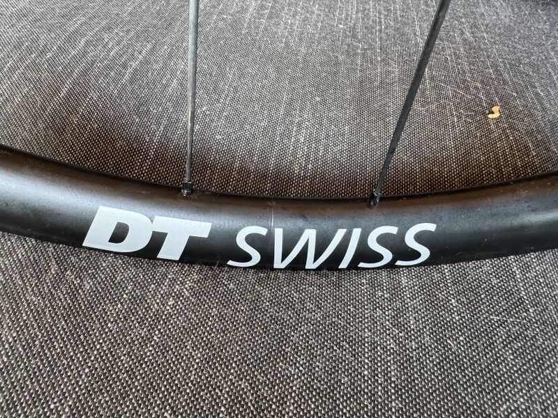Kola DT Swiss E1800 Spline 30mm zapletená nová silnice gravel