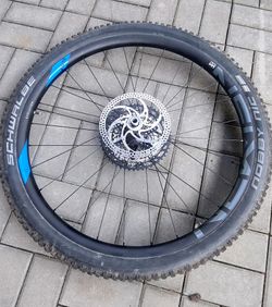 Zadni kolo Sh. XT náboj MS /Newmen ráfek/Kazeta SLX 12r./plášť 