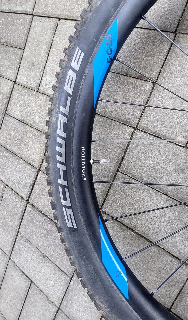 Zadni kolo Sh. XT náboj MS /Newmen ráfek/Kazeta SLX 12r./plášť 