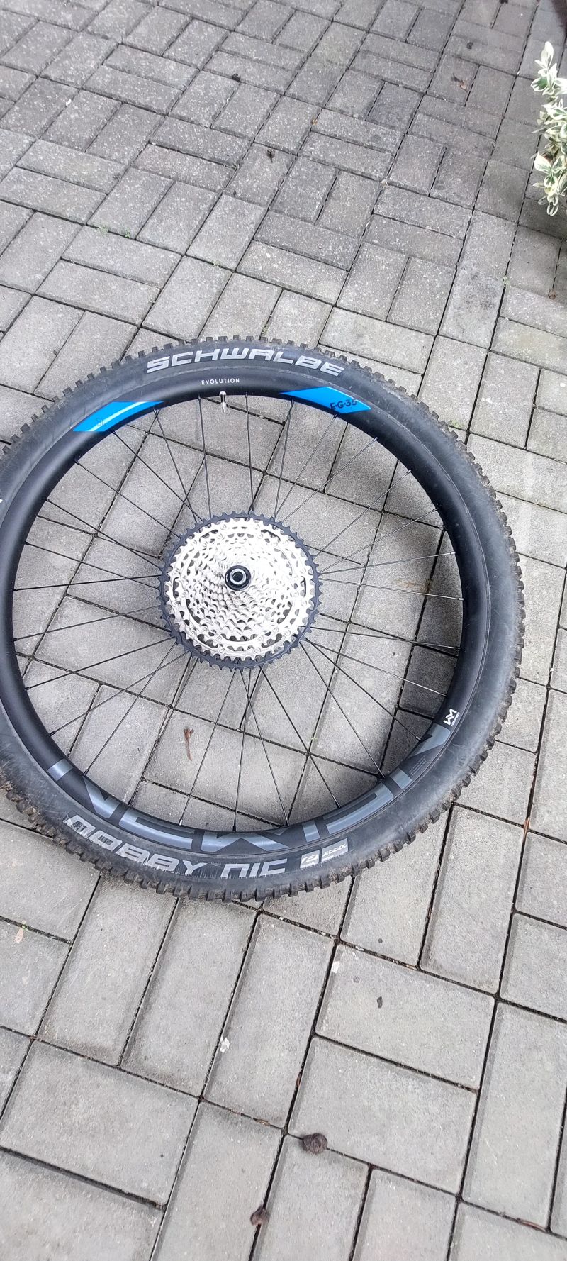 Zadni kolo Sh. XT náboj MS /Newmen ráfek/Kazeta SLX 12r./plášť 