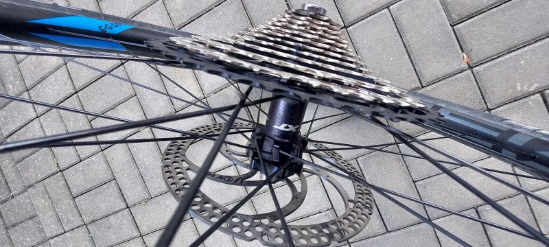 Zadni kolo Sh. XT náboj MS /Newmen ráfek/Kazeta SLX 12r./plášť 