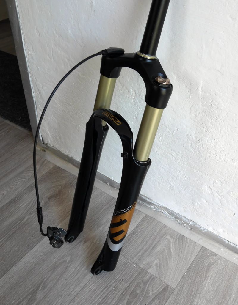 SR Suntour Epicon X2 air 26