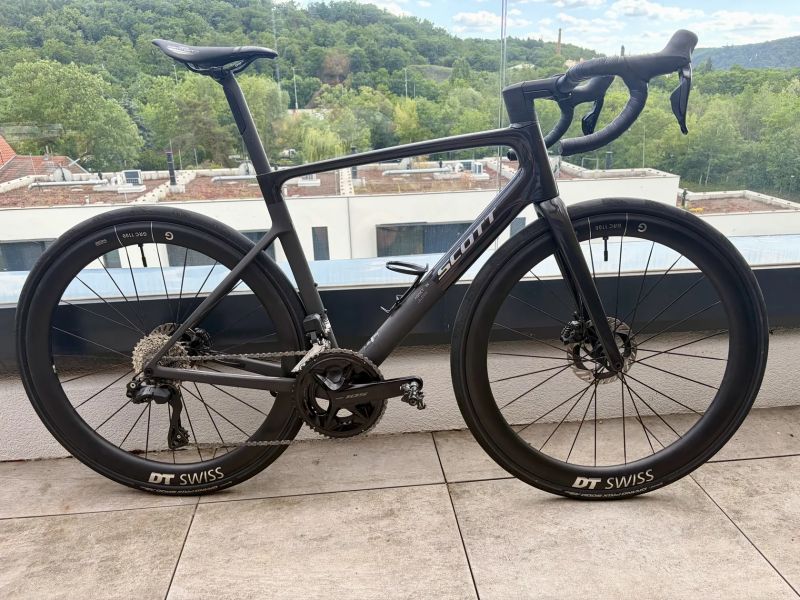 SCOTT ADDICT RC 30 – Di2 12s, DT Swiss GRC1100, záruka, pouze 600 km, vel. L (175–185 cm)