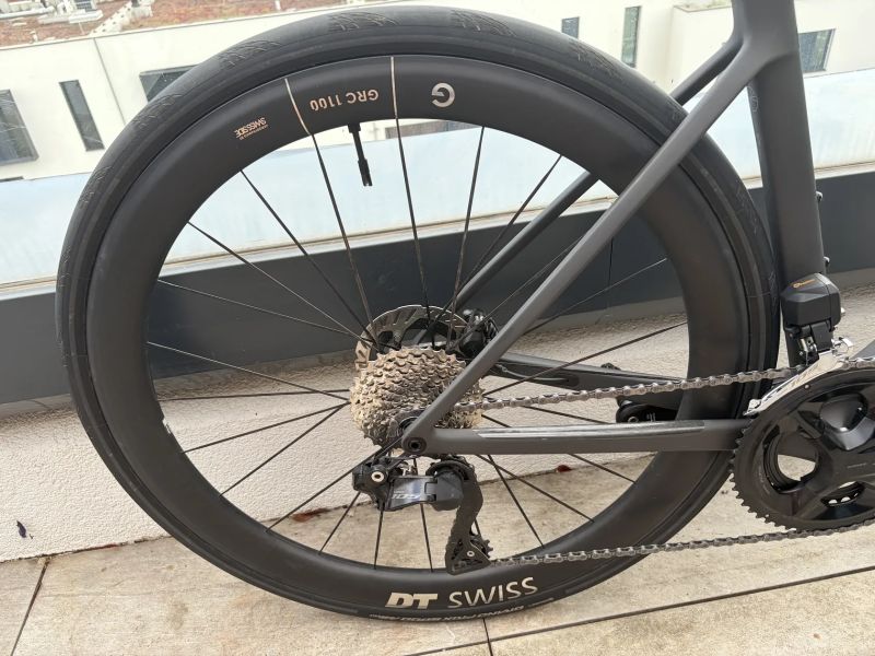 SCOTT ADDICT RC 30 – Di2 12s, DT Swiss GRC1100, záruka, pouze 600 km, vel. L (175–185 cm)