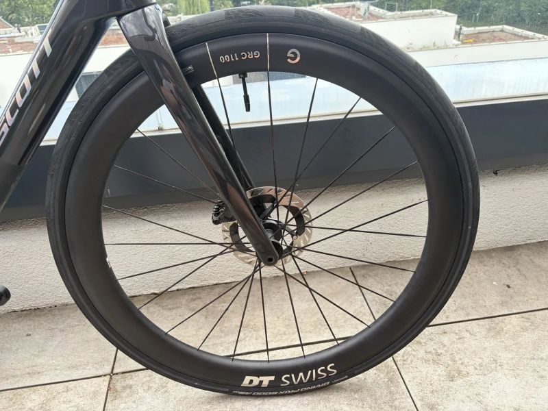 SCOTT ADDICT RC 30 – Di2 12s, DT Swiss GRC1100, záruka, pouze 600 km, vel. L (175–185 cm)