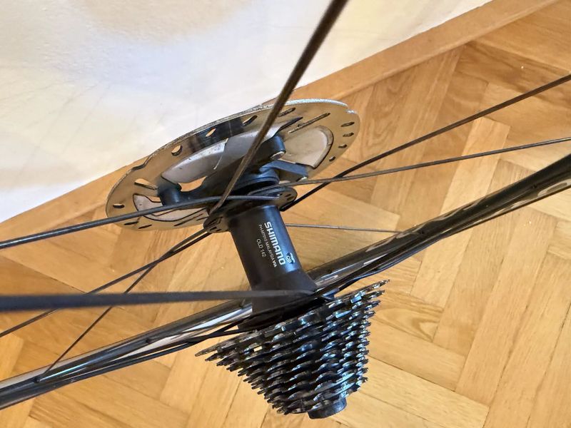 Galusková silniční fitness kola pro MTB, osy 15x100 a 12x142, ráfky Dura-Ace