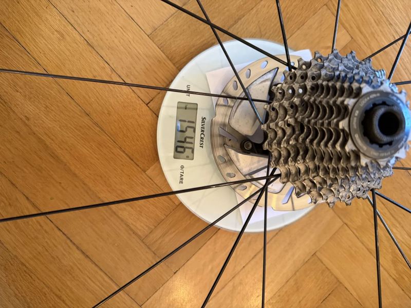 Galusková silniční fitness kola pro MTB, osy 15x100 a 12x142, ráfky Dura-Ace