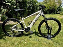 Specialized Turbo Tero 3.0 - 1 300 km Super stav!