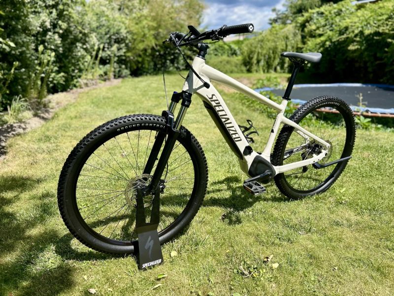 Specialized Turbo Tero 3.0 - 1 300 km Super stav!