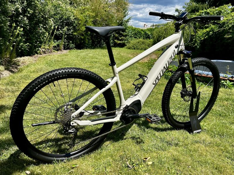 Specialized Turbo Tero 3.0 - 1 300 km Super stav!