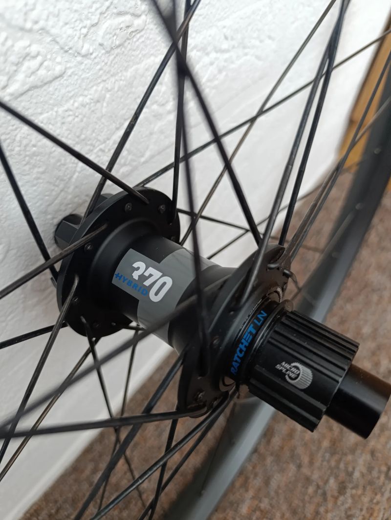 Zadní 27,5 WTB Kom Trail i30/DT Swiss 370 Hybrid Boost 