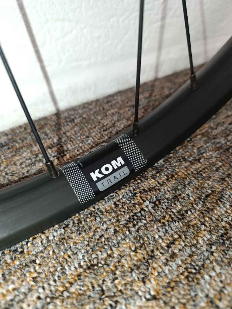 Zadní 27,5 WTB Kom Trail i30/DT Swiss 370 Hybrid Boost 