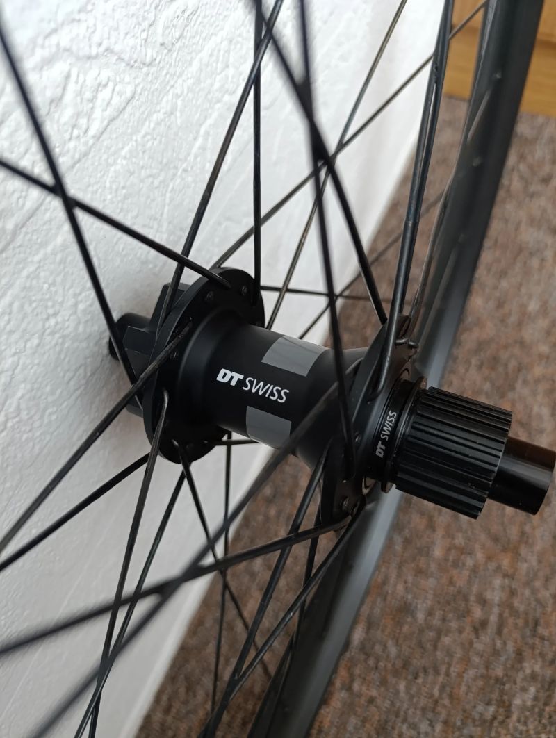 Zadní 27,5 WTB Kom Trail i30/DT Swiss 370 Hybrid Boost 