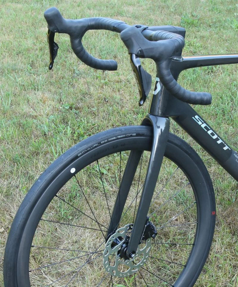 SCOTT Addict RC 30 Carbon Black 2026 – závodní silniční kolo – NOVÉ
