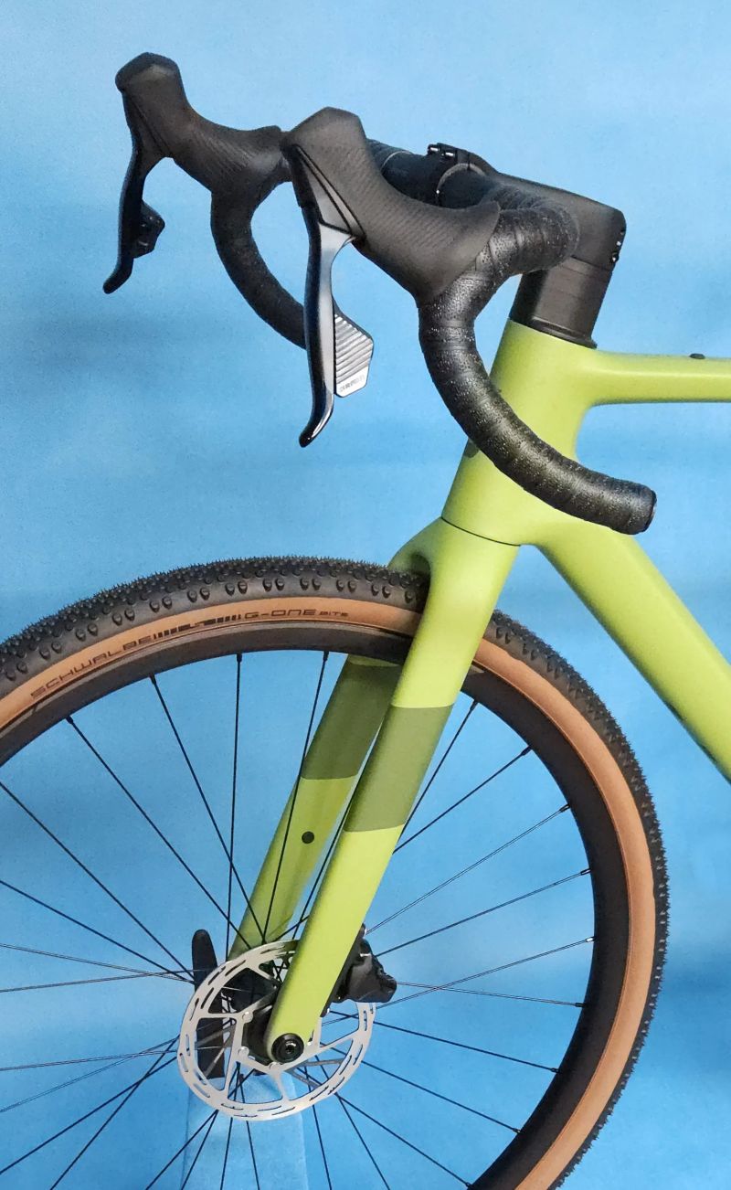 SCOTT Addict Gravel 30 AXS 2024 – moderní gravel bike na Sram Rival AXS – NOVÝ