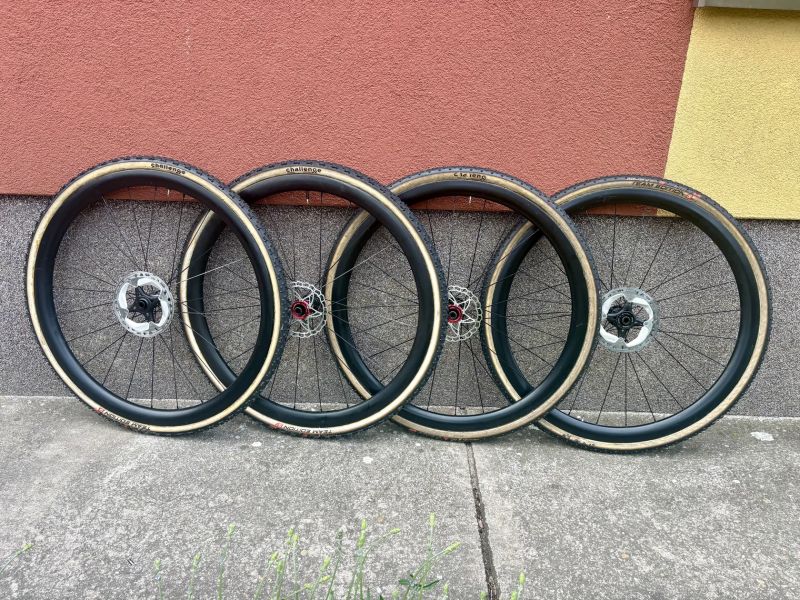 Karbonová kola na cyklokros, ráfky Duke, náboje DT Swiss 350, galusky Challenge