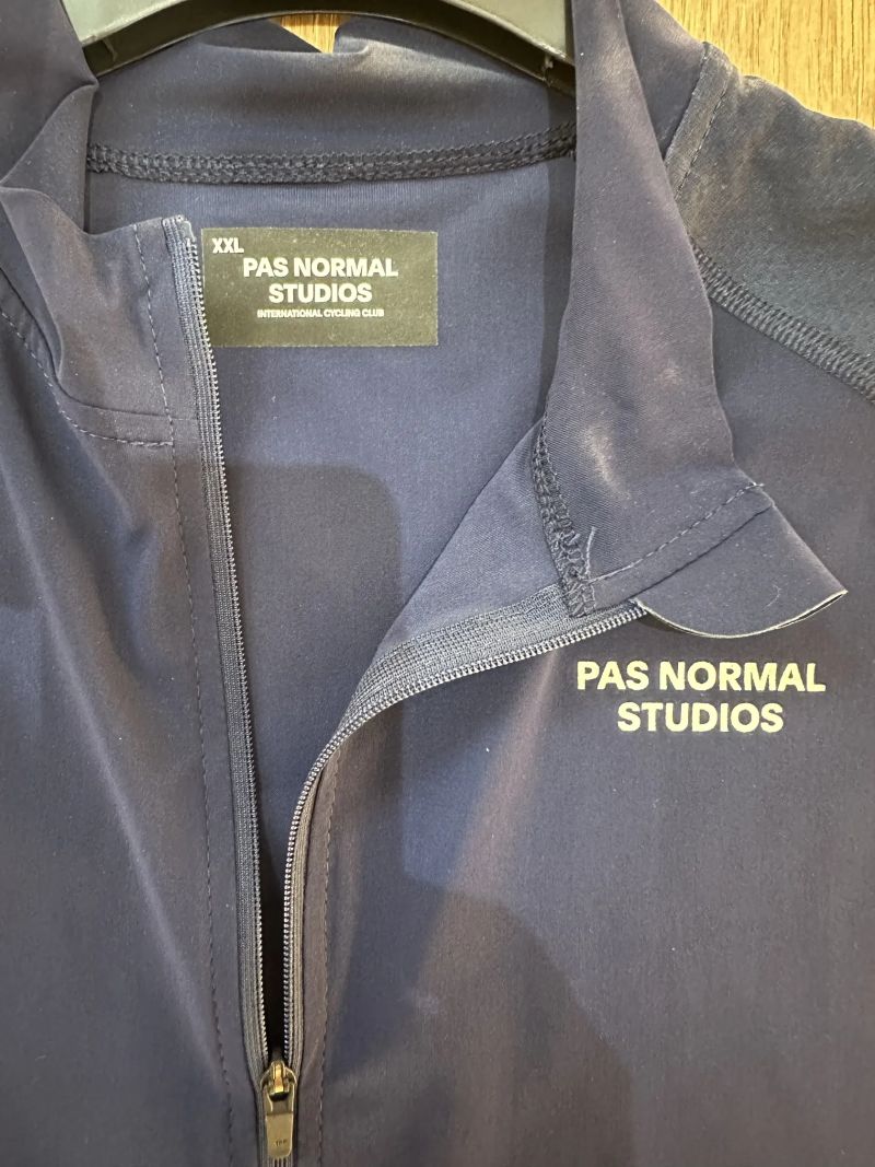 dres Pas Normal Studios 