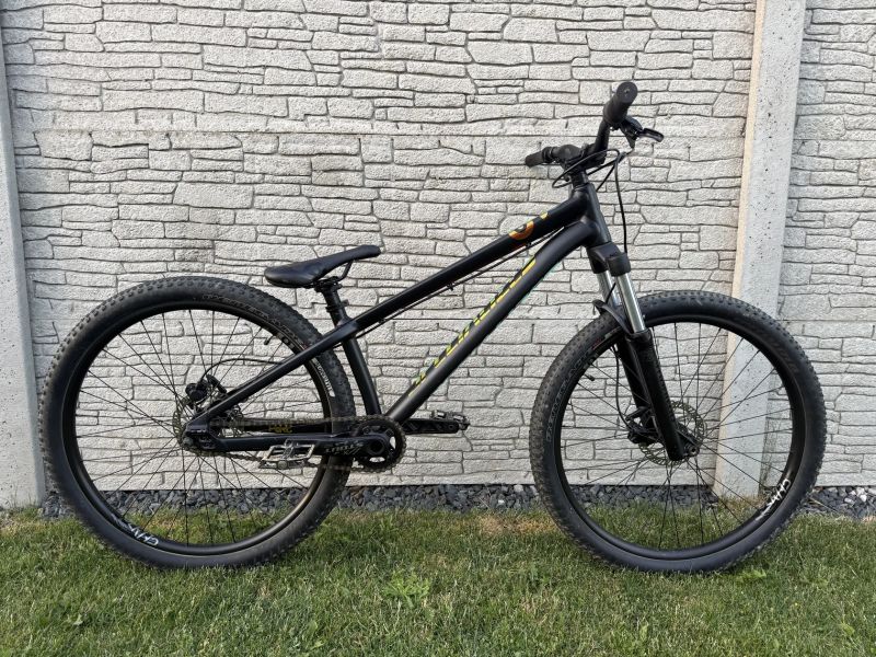 Dirt kolo Specialized p3