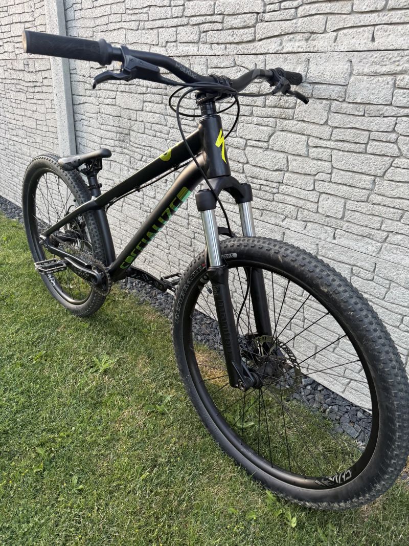 Dirt kolo Specialized p3