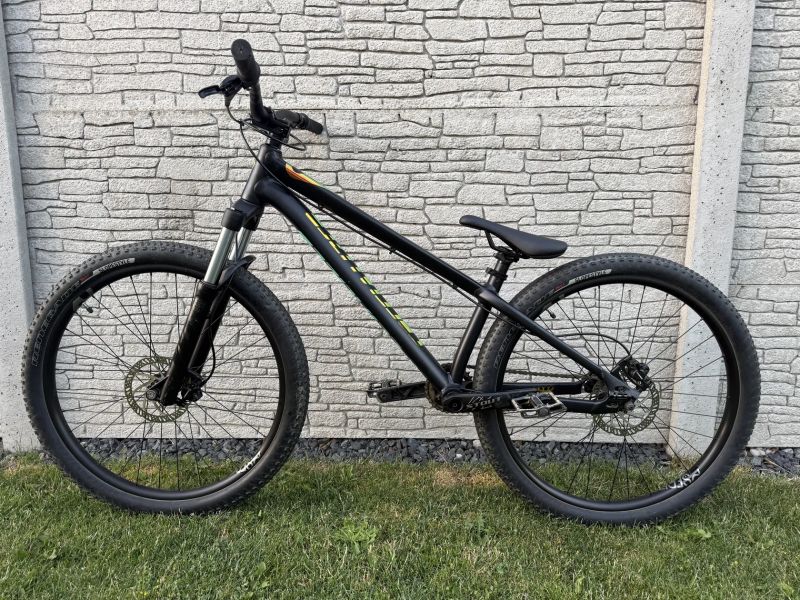 Dirt kolo Specialized p3
