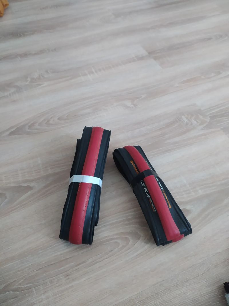 2× pláště Continental Ultra Sport 700×23c