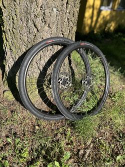 Gravel zapletená kola 28" (700c) + NOVÉ pláště Vittoria 38m