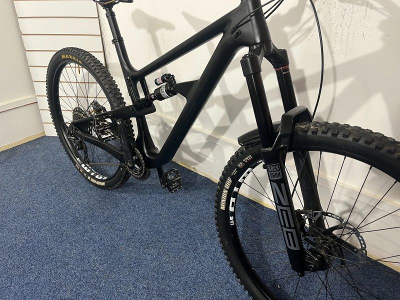 Endurové karbonové kolo, Rock shox Zeb, Shimano XT