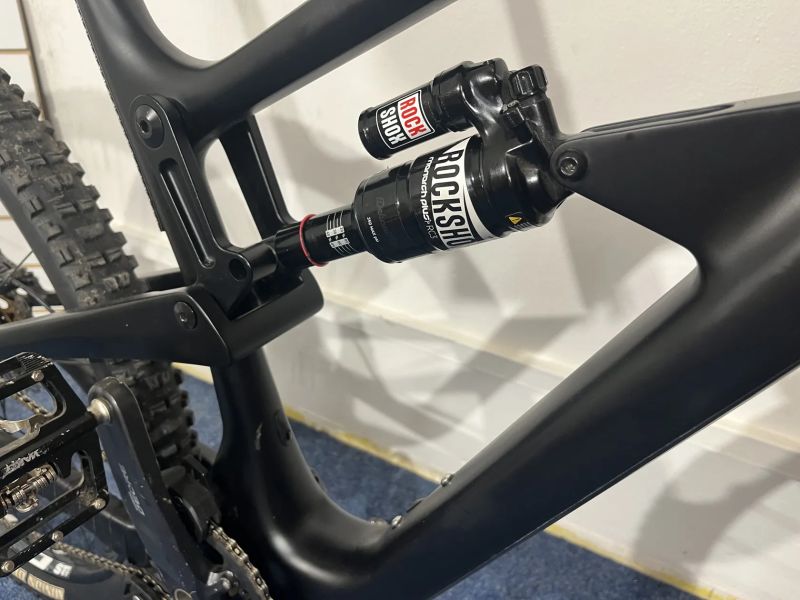 Endurové karbonové kolo, Rock shox Zeb, Shimano XT