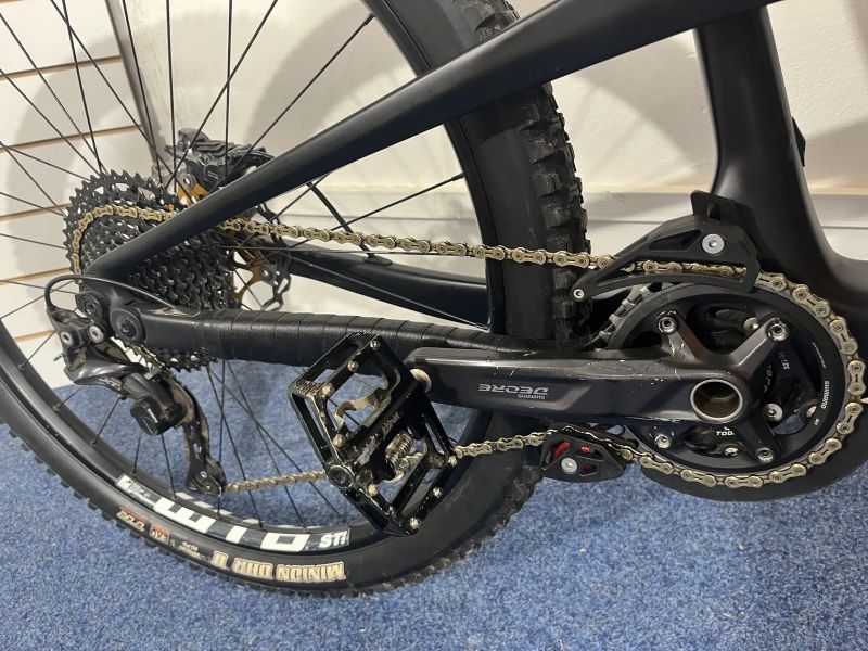 Endurové karbonové kolo, Rock shox Zeb, Shimano XT