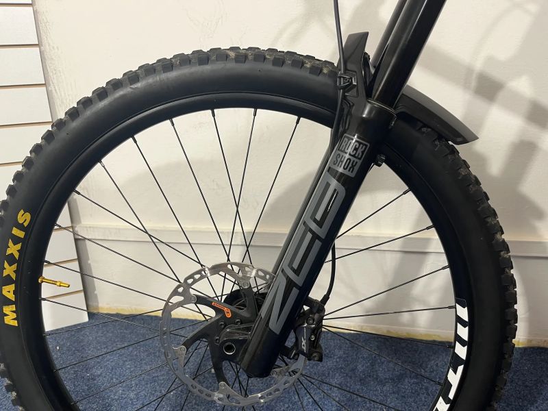 Endurové karbonové kolo, Rock shox Zeb, Shimano XT