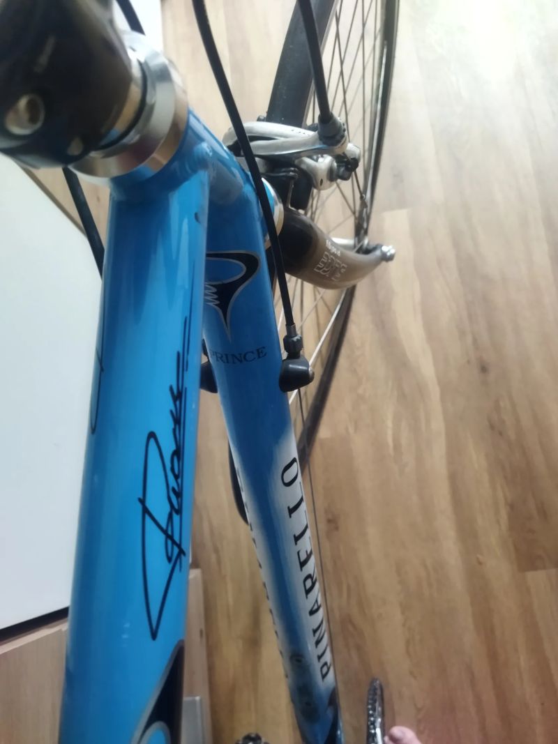 Pinarello s rozbitou přehazovačkou
