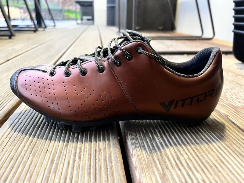 Stylové šněrovací italské gravel tretry Vittoria Tierra