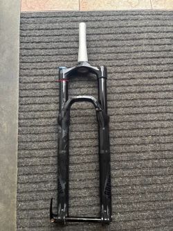 Rock Shox lyrik , Psylo 160mm 29", Revelation 27.5"