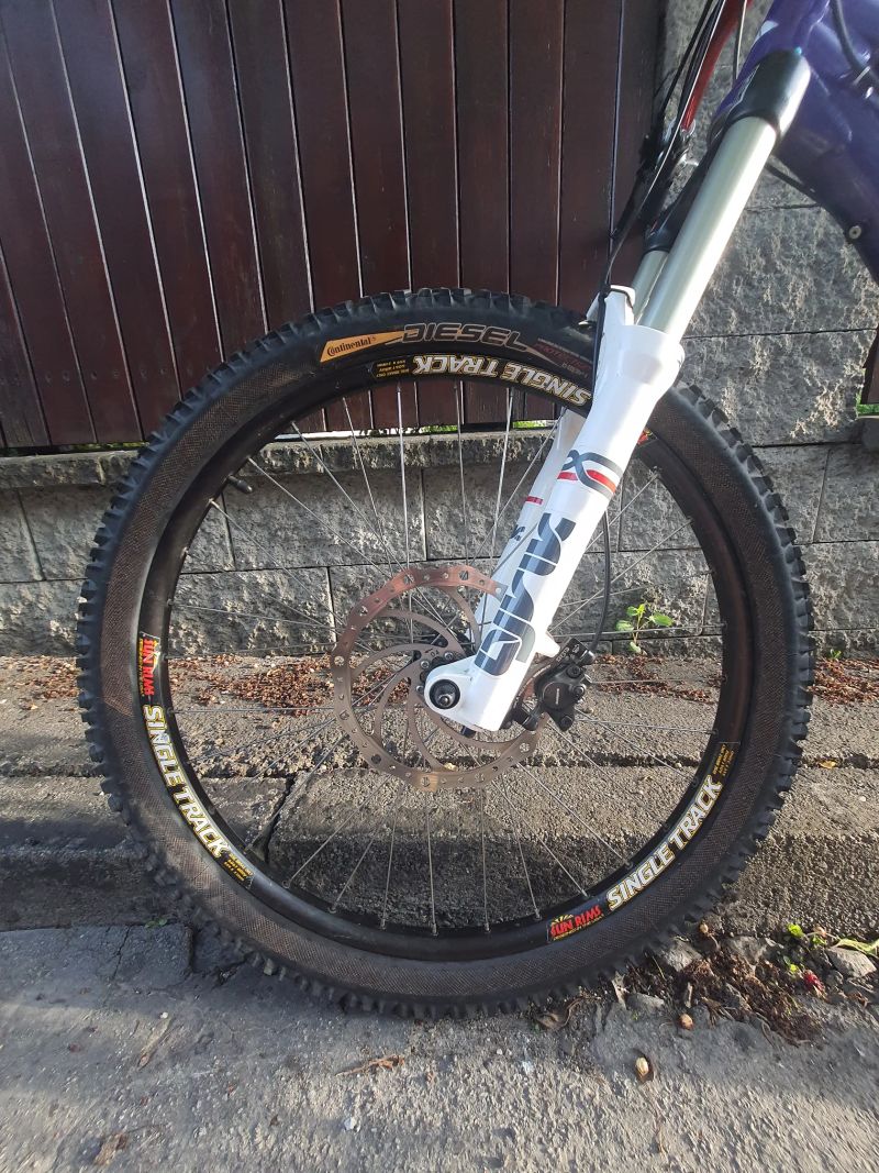 Canyon Torque fr + specialized fuse 2.0 bmx zdarma(z prasknout zadní gumou)