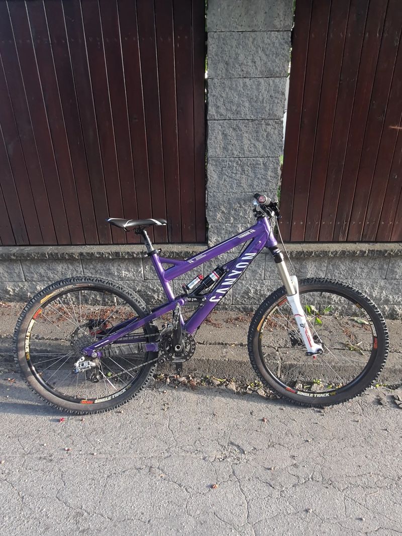Canyon Torque fr + specialized fuse 2.0 bmx zdarma(z prasknout zadní gumou)