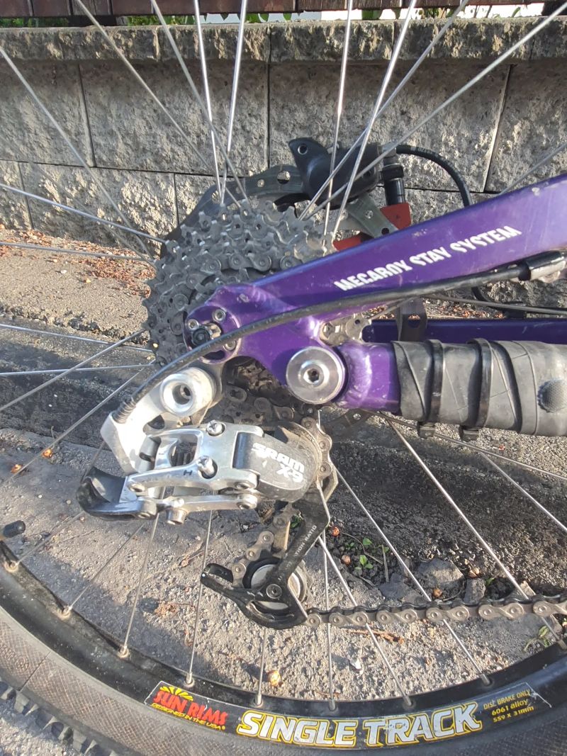 Canyon Torque fr + specialized fuse 2.0 bmx zdarma(z prasknout zadní gumou)