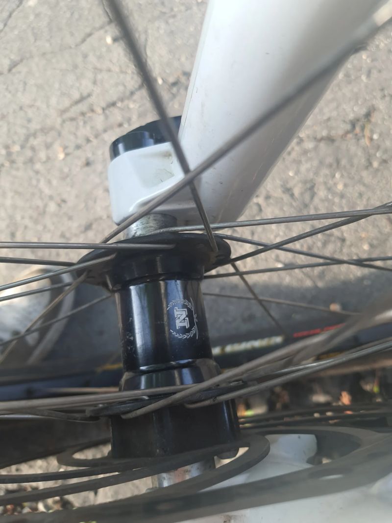 Canyon Torque fr + specialized fuse 2.0 bmx zdarma(z prasknout zadní gumou)