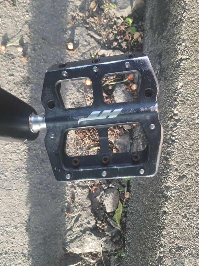 Canyon Torque fr + specialized fuse 2.0 bmx zdarma(z prasknout zadní gumou)