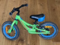 Lehké hliníkové odrážedlo Kross Kido 12" – se zadní brzdou