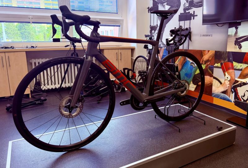 BMC TEAMMACHINE SLR TWO, Ultegra Di2, 12 speed, 2025 – PRÉMIOVÉ KOLO, super CENA