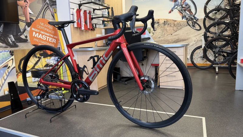 BMC TEAMMACHINE SLR TWO, Ultegra Di2, 12 speed, 2025 – PRÉMIOVÉ KOLO, super CENA