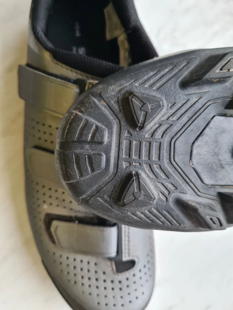 Prodám Tretry Shimano SH-XC100, silver, vel. 44